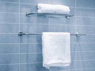 Leinwandbilder - White towel on hanger rack in  blue  bathroom
