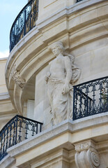 Canvas Print - Statue d’immeuble ancien, quartier du Luxembourg à Paris