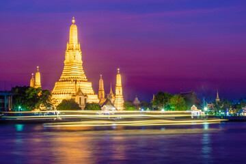 BANGKOK, THAILAND, 8 JANUARY 2020: the Temple of wat Arun at twilight