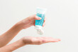 © jayzynism - Hands of woman applying an antibacterial antiseptic hand gel.