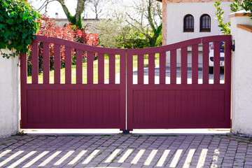 portal red metal aluminum gate of modern door house