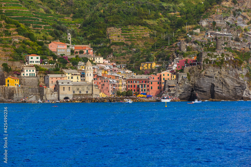 Vernazza in Cinque Terre - Italy - obrazy, fototapety, plakaty 