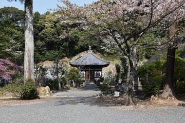 Canvas Print - A scene of the precincts of a Japanese temple,'Honkoji temple' in Kosai City, Shizuoka Prefecture.