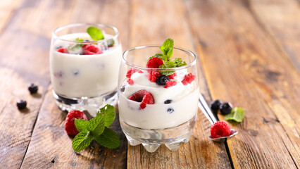 Poster - yogurt with fresh fruits on wood background