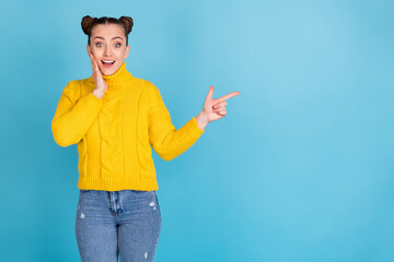 Poster - Portrait of attractive amazed cheerful girl demonstrating copy space ad isolated over bright blue color background