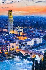 Fototapete - Verona, Italy - Ponte Pietra twilight