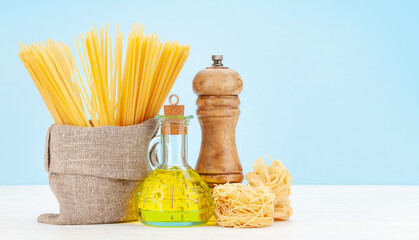 Poster - Various types of Italian pasta and olive oil