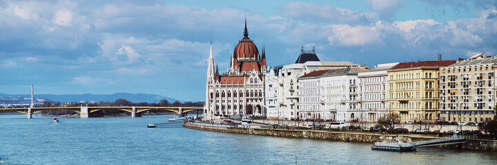 Wall Mural - Parliament building in Budapest, Hungary on a bright sunny day