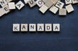 Holzbuchstaben auf Tafel, Kanada