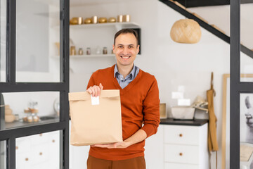 Canvas Print - Diverse of paper containers for takeaway food. Delivery man is carrying