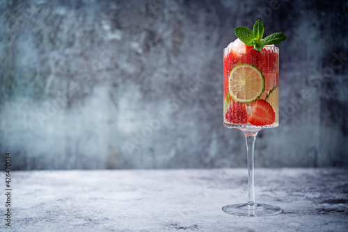 Obraz Dibond Strawberry lime fresh cocktail in a glass