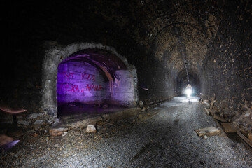 Canvas Print - old abandoned didin tunnel inside