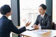 © ponta1414 - 会議、打合せをする若い日本人ビジネスマン