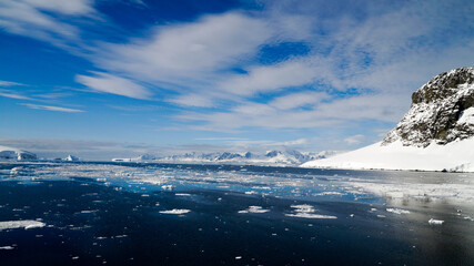 Wall Mural - Snow covered Mountains and Icebergs in the Antarctic Peninsula on Antarctica.