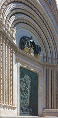 Wall Mural - Richly decorated door and entrance of the Duomo Cathedral of Orvieto in Italy