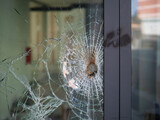 Fototapeta Na drzwi - break-in attempt in a shop window