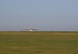 © Nieves - aparato de vuelo biplaza color blanco tomando tierra en el aeródromo, lerida, españa, europa