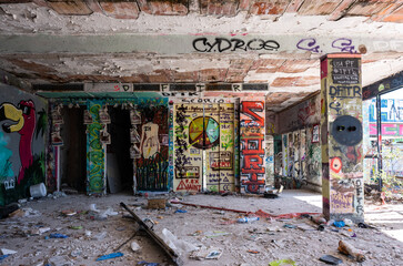 Wall Mural - Ruine des verlassenen Sanatoriums im Tessin