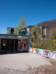 Wall Mural - Ruine des verlassenen Sanatoriums im Tessin