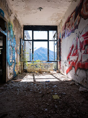 Wall Mural - Ruine des verlassenen Sanatoriums im Tessin