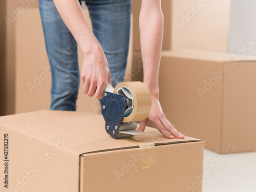 Obraz Dibond moving out closing boxes