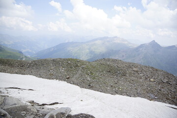 Bergweg / Wanderweg zur Zwickauer Hütte auf 3000 Meter  im Gurgler Kamm der Ötztaler Alpen in Südtirol.