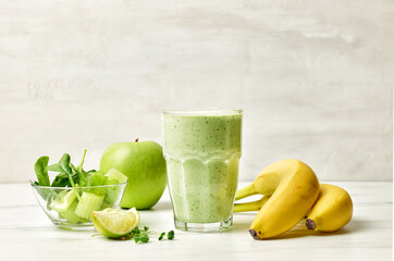 Wall Mural - glass of green smoothie