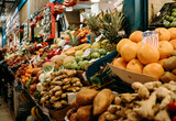 Central Market Hall budapest, Najpopularniejszy targ w Budapeszcie, Świeże owoce na targu, stragan z świeżymi owocami,  zdrowa żywność, świeży catering