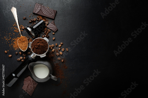 Obraz Dibond Coffee in cups with coffee beans