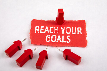 Wall Mural - REACH YOUR GOALS. Red Note Paper on a White Background