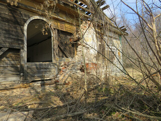 An old abandoned building on a sunny day.