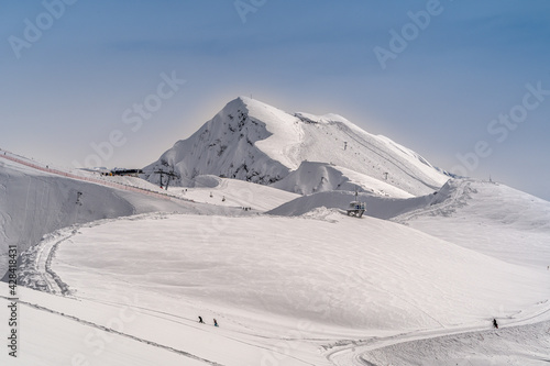 Dekoracja na wymiar  panoramiczny-widok-na-gory-kaukazu-w-osrodku-narciarskim-krasnaja-polana-soczi-rosja