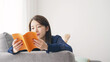 © metamorworks - 読書する女性