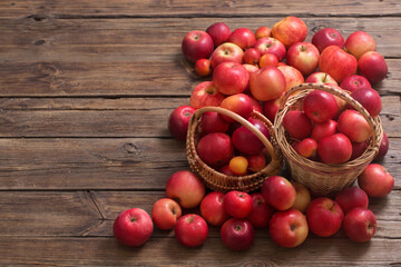Wall Mural - red apples on old wooden background
