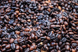 Fototapeta Tęcza - Natural roasted coffee beans texture