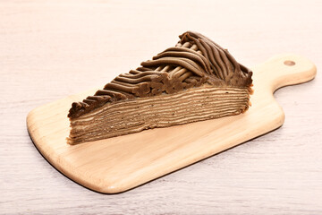 Hojicha mille crepes cake on wooden tray