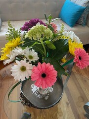 Wall Mural - bouquet of flowers on the table