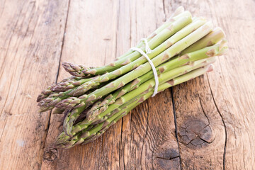 Canvas Print - Bunch of freshly picked asparagus