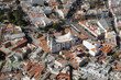 Fotografía aérea del centro urbano y la iglesia de La Candelaria en el pueblo de Ingenio en la isla de Gran Canaria