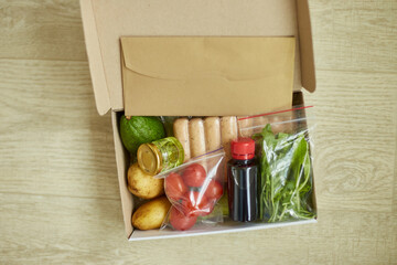 Food box meal kit of fresh ingredients and recipe blank order from a meal kit company