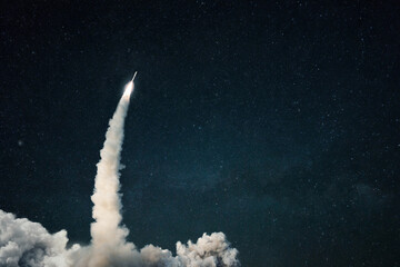 Fototapete - Rocket lift off into space. Spaceship launch with smoke on the starry sky. Space and travel wallpaper. Copy space for design and text