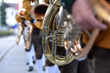 Blasmusikkapelle beim öffentlichen Fest der Volkskultur in Oberwang, Österreich - Brass band at the public festival of folk culture in Oberwang, Austria