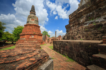 Wall Mural - Wat Ratchaburana, Ayutthaya, Thailand