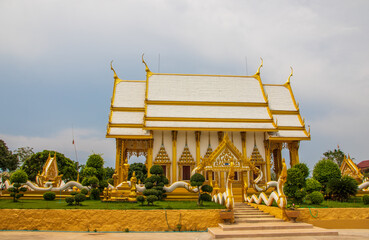 Wall Mural - Wat Thai Samakkhi Buddhist temple in Thailand