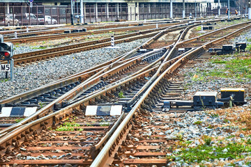 Railway or railway tracks for railway transport.Railway tracks with switches and interchanges at the main station with geometric structures, thresholds, gravel and screws.