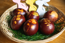 Easter Eggs Coloured Using The Old Technique With Onion Skin And Stockings. Traditional And Organic Way Of Colouring Eggs. Eggs Are In A Basket With Grass With. Decorated With Wooden Easter Bunnies