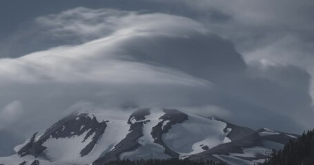 Wall Mural - dramatic timelapse of mount hood at dusk