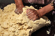 amasando masa de maiz para tamales 