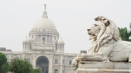 Canvas Print - KOLKATA, INDIA - May 03, 2021: The Victoria Memorial House, In the memory of Queen Victoria. The Beautiful marble building built by Britishers in Kolkata.