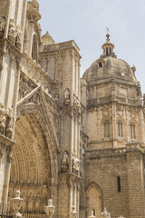 Wall Mural - Vertical shot of the beautiful cathedral of Toledo in Spain